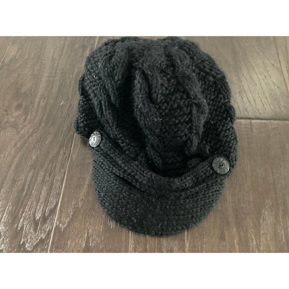Black cable knit winter hat with button design in front - Picture 1 of 5